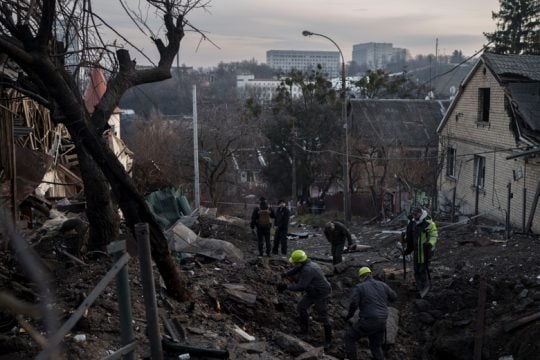 Πύραυλοι και drones αντί για… βεγγαλικά