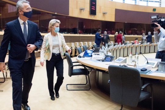 Επέκταση της συνεργασίας με φόντο την Ουκρανία συμφώνησαν ΝΑΤΟ και Ε.Ε.