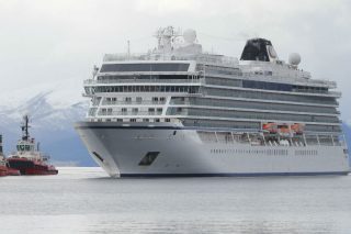 Με το «Viking Sky» ξεκίνησε φέτος η κρουαζιέρα στον Πειραιά