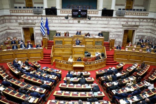 Κορυφώνεται η σύγκρουση στη Βουλή για το σκάνδαλο των υποκλοπών