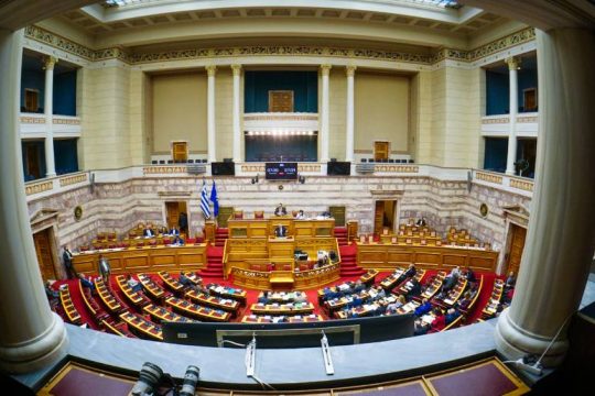 Σε τροχιά σύγκρουσης κυβέρνηση-αντιπολίτευση για τον αποκλεισμό ναζιστικών κομμάτων