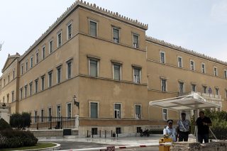 Ποια αξιοπρέπεια…