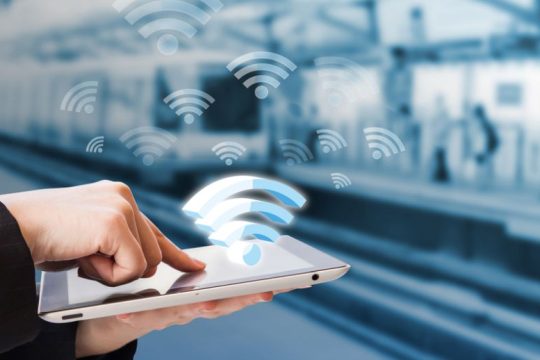 Politico: Ρώσοι χάκερς κατασκόπευαν μέσω wifi δυτικές κυβερνήσεις και στρατούς