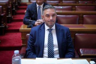 Σφυροκόπημα από την αντιπολίτευση