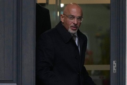 «Καρατόμηση» Βρετανού υπουργού μετά από αποκαλύψεις για τα φορολογικά του