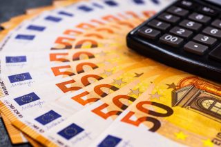 Πλεόνασμα υπερεσόδων «ξεκλειδώνει» νέες παροχές
