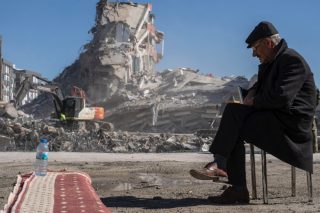 Πριν και μετά τους σεισμούς