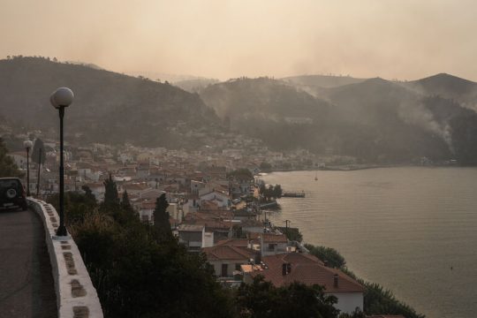 Εγραψαν τους Ευβοιώτες στα παλιά τους τα… Κανδήλια