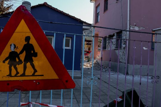 Η ασφάλεια των δημόσιων κτιρίων σε σεισμό απαιτεί επιστημονικό σχεδιασμό, πόρους, διάρκεια και συνέχεια