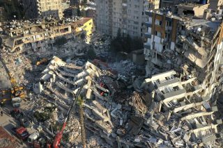Αμερικανική βοήθεια και εκ των υστέρων έλεγχος των κτιρίων από τον Ερντογάν