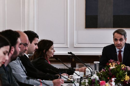 Στριμώχτηκε και δεσμεύτηκε… παραμένουν σε επιφυλακή