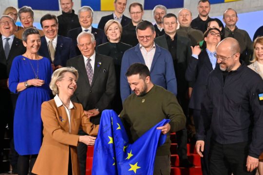 «Για ένα πουκάμισο αδειανό», αλλά με γεμάτες τσέπες!