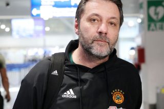 Ντεμπούτο με μισή ομάδα