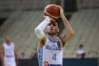 «Γαλανό­λευκη» γιορτή απόψε με τη Σερβία
