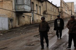 Οι Ροδιές δεν θα ανθίσουν και φέτος: ο αποκλεισμός των αμάχων στον θύλακα του Ναγκόρνο Καραμπάχ