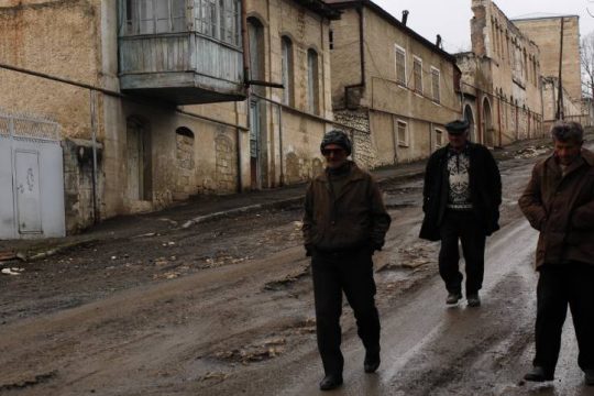 Οι Ροδιές δεν θα ανθίσουν και φέτος: ο αποκλεισμός των αμάχων στον θύλακα του Ναγκόρνο Καραμπάχ