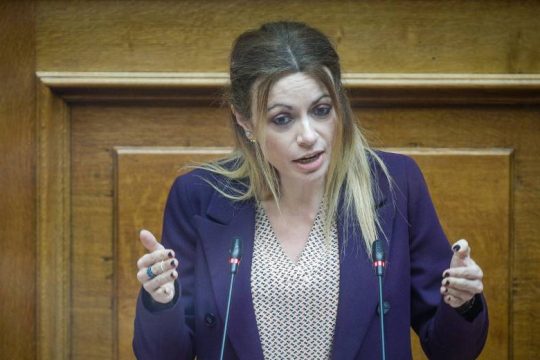 Ανεξαρτητοποιείται από τον ΣΥΡΙΖΑ και αποχωρεί από την πολιτική η Αδαμοπούλου