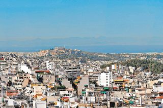 Σε στεγαστική κρίση τα τέσσερα στα 10 νοικοκυριά