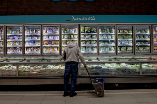 ΙΜΕ – ΓΣΕΒΕΕ: Τα λεφτά των νοικοκυριών φθάνουν μέχρι τις 18 του μήνα