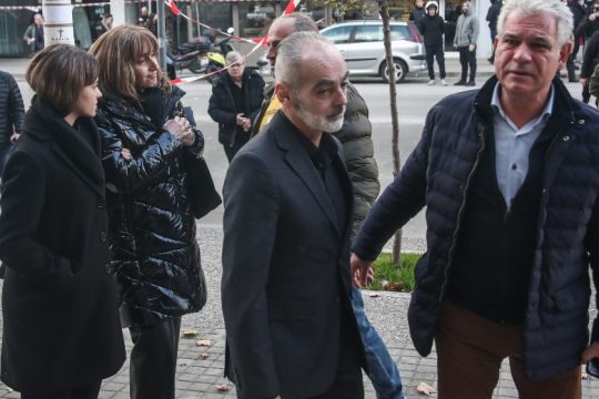 Ξέσπασε ο πατέρας του Άλκη την ώρα που προβαλλόταν τα βίντεο της δολοφονίας