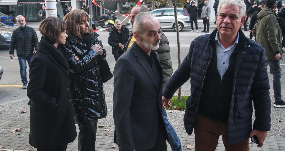 Ξέσπασε ο πατέρας του Άλκη την ώρα που προβαλλόταν τα βίντεο της δολοφονίας