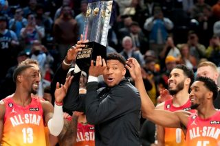 Νικητής ο Γιάννης MVP ο Τέιτουμ
