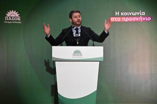 «Πρωθυπουργός  των υποκλοπών  και των αποστασιών»