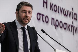 Σκληρό ροκ για να αντέξει την πόλωση