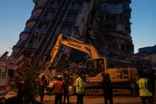 Ώρες αγωνίας για τους δύο εγκλωβισμένους Έλληνες στην Αντιόχεια [βίντεο]