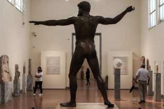 Μετατροπή σε βάρος της δημόσιας κληρονομιάς και της δημόσιας τσέπης