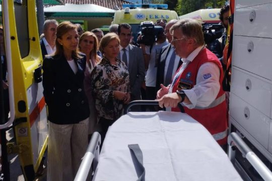 Έξι νέα ασθενοφόρα δίνουν στο ΕΣΥ οι εφοπλιστές