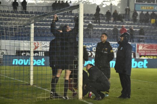 Δοκάρι και… αναβολή στο Περιστέρι