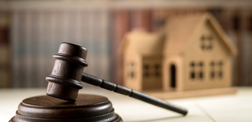 Φωτιά στο πολιτικό σκηνικό βάζουν οι πλειστηριασμοί