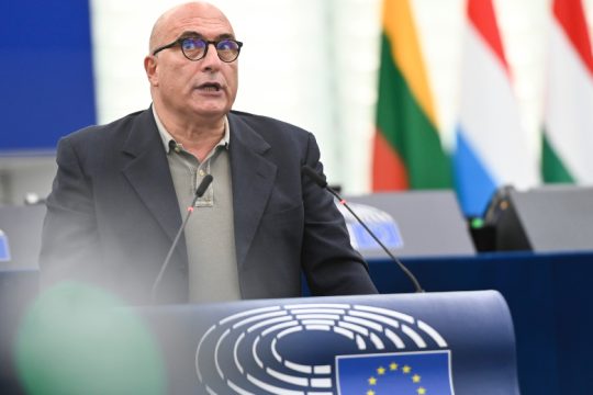 Συνελήφθη ο ευρωβουλευτής Αντρέα Κοτσολίνο για το Qatargate