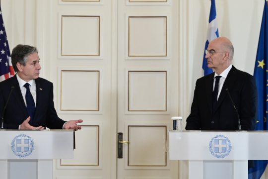 «Να αποφεύγουμε απειλές που αυξάνουν την ένταση» στα ελληνοτουρκικά