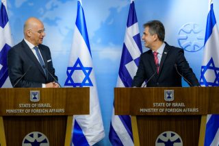 Μήνυμα Δένδια – Κοέν από το Ισραήλ κατά του αναθεωρητισμού