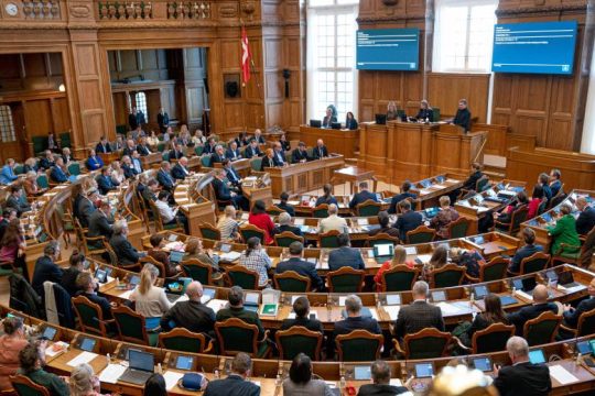Αυξάνει η Δανία τις αμυντικές δαπάνες και καταργεί μια αργία για να μαζέψει φόρους