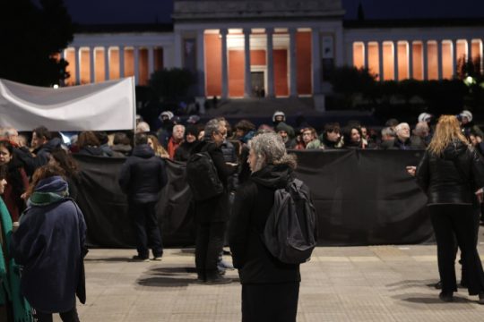«Κρατήστε τα μουσεία και διώξτε τη Μενδώνη»