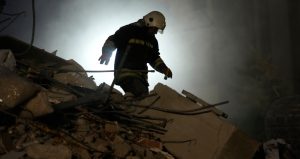 Ιστορίες μέσα από τα συντρίμμια και τις επιχειρήσεις διάσωσης [βίντεο]