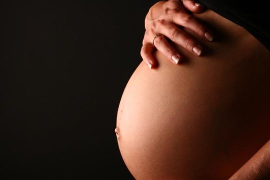 Μια έγκυος πεθαίνει κάθε δυο λεπτά από επιπλοκές 