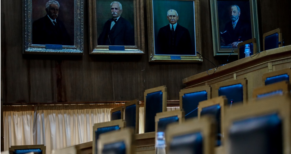 «Πιστόλια» στη Δικαιοσύνη
