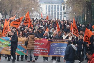 Ενα ανθρώπινο ποτάμι φώναξε «όχι» στα σχέδια της Κεραμέως