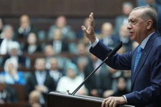 Απρόβλεπτες προεκλογικές κινήσεις από τον Ερντογάν