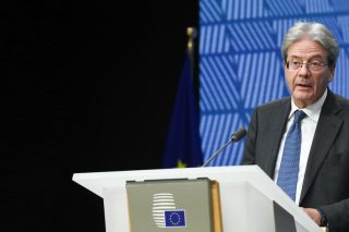 Η ευρωζώνη γλιτώνει την ύφεση