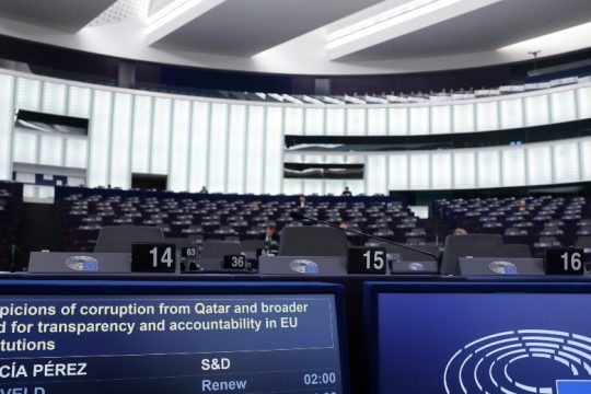 POLITICO: Η «μυστική συμφωνία» Παντσέρι-Κατάρ και το λογότυπο του Ευρωκοινοβουλίου