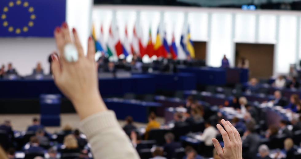 Πυρά από όλη την Ευρωβουλή -πλην ΕΛΚ- κατά της κυβέρνησης Μητσοτάκη