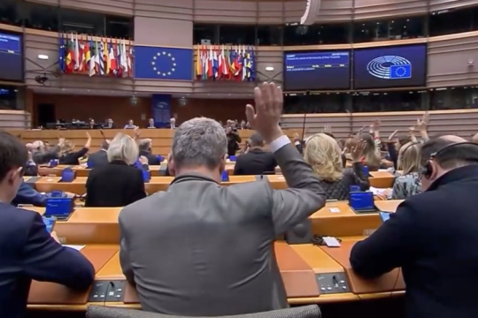 «Κλείδωσε» η άρση της ευρωβουλευτικής ασυλίας των Ταραμπέλα-Κοτσολίνο