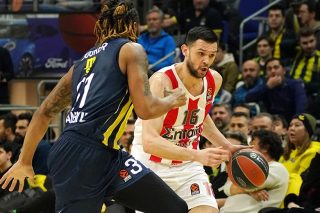 «Ερυθρόλευκη» μαγεία