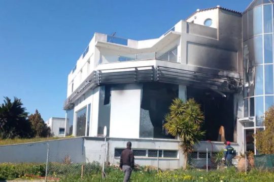 Φωτιά με έναν νεκρό σε επιχείρηση στο Τυμπάκι Ηρακλείου