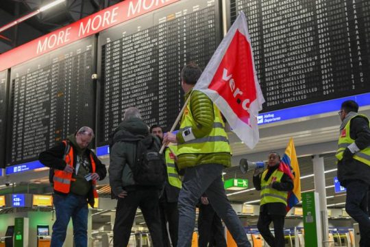 Χιλιάδες ακυρώσεις πτήσεων στη Γερμανία λόγω απεργιακών κινητοποιήσεων